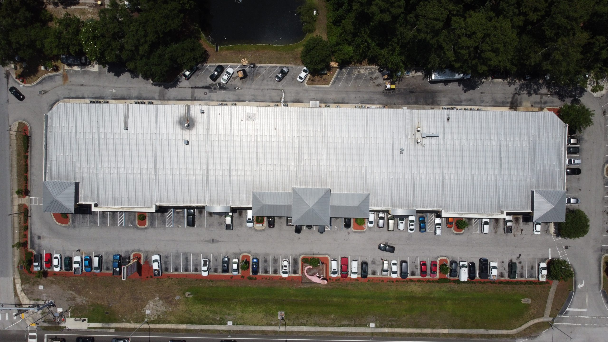 An aerial view of a one-story retail center.